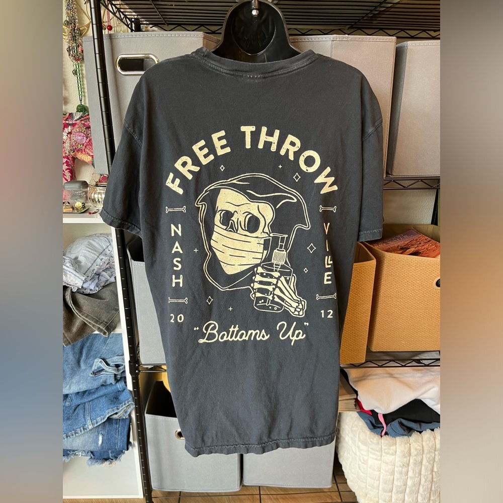 Comfort Colors Black Graphic 'Free Throw' Short Sleeve Tee